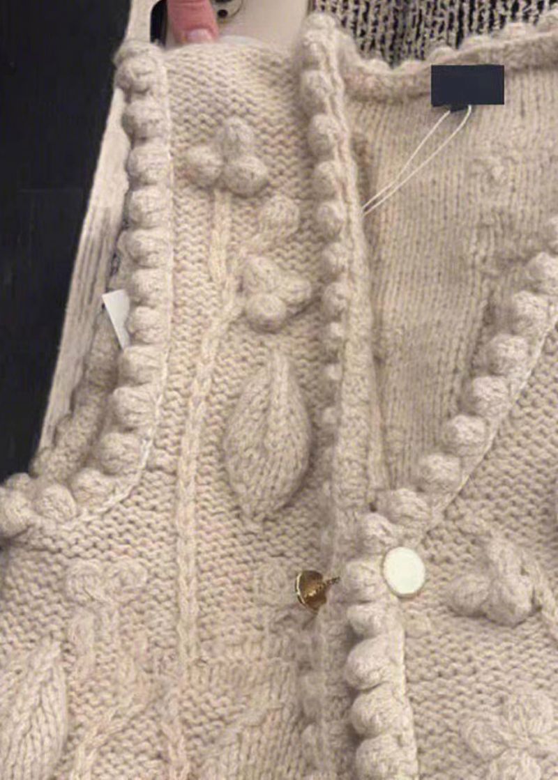 Stijlvol Beige Mouwloos Gebreid Vest Van Katoen Met V-hals En Knopen - Dames cardigans