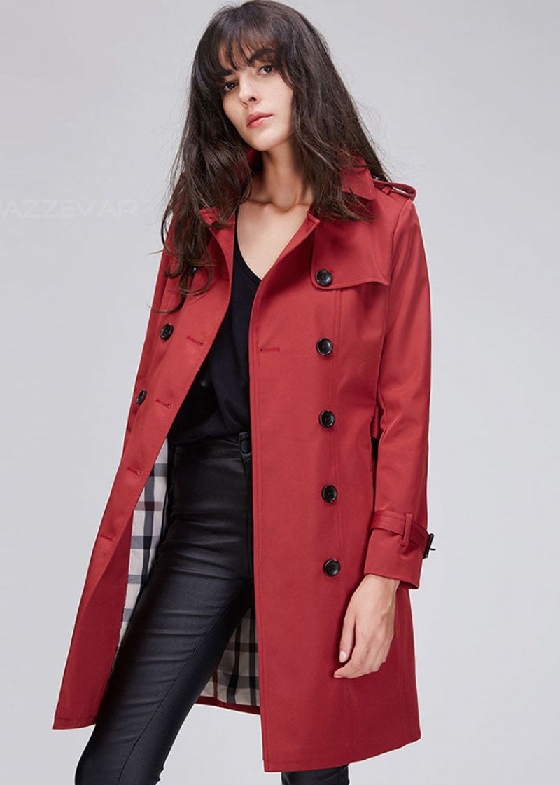 Stijlvolle Rode Trenchcoat Met Dubbele Rij Knopen